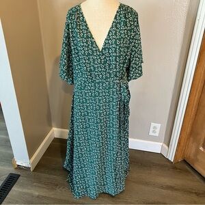 Avenue Green Floral Midi Length Short Sleeve Wrap Dress Women’s Size 14/16